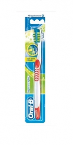Oral-B зубная щетка Комплекс Антибактериальная защита средняя 1шт