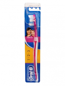 Oral-B зубная щетка 3-й Эффект Классик средняя 1шт